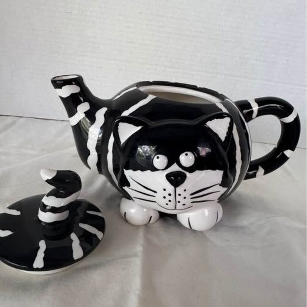 Burton+Burton,Chester the Cat,Teapot w/ Lid, Ceramic w/ Black & White Stripes - Picture 9 of 9